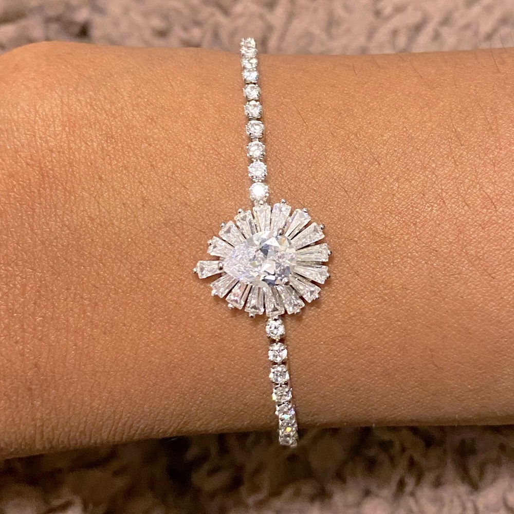 Adjustable silver bracelet